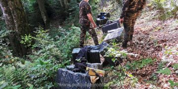 ÎMPUȘCĂTURI la frontieră | Mii de pachete de țigări de contrabandă aduse din Belarus, abandonate de cărăuși