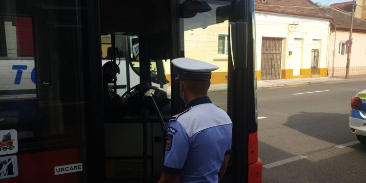 49 de bihoreni, amendați pentru că NU AU PURTAT mască | Peste 1500 de persoane au fost legitimate