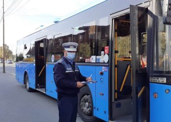 Acțiuni anti-COVID în Bihor | Polițiștii au legitimat peste 1200 de persoane și au dat AMENZI de 30.000 de lei pentru NEPURTAREA măștii