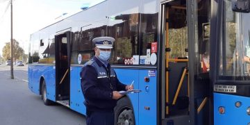 Acțiuni anti-COVID în Bihor | Polițiștii au legitimat peste 1200 de persoane și au dat AMENZI de 30.000 de lei pentru NEPURTAREA măștii