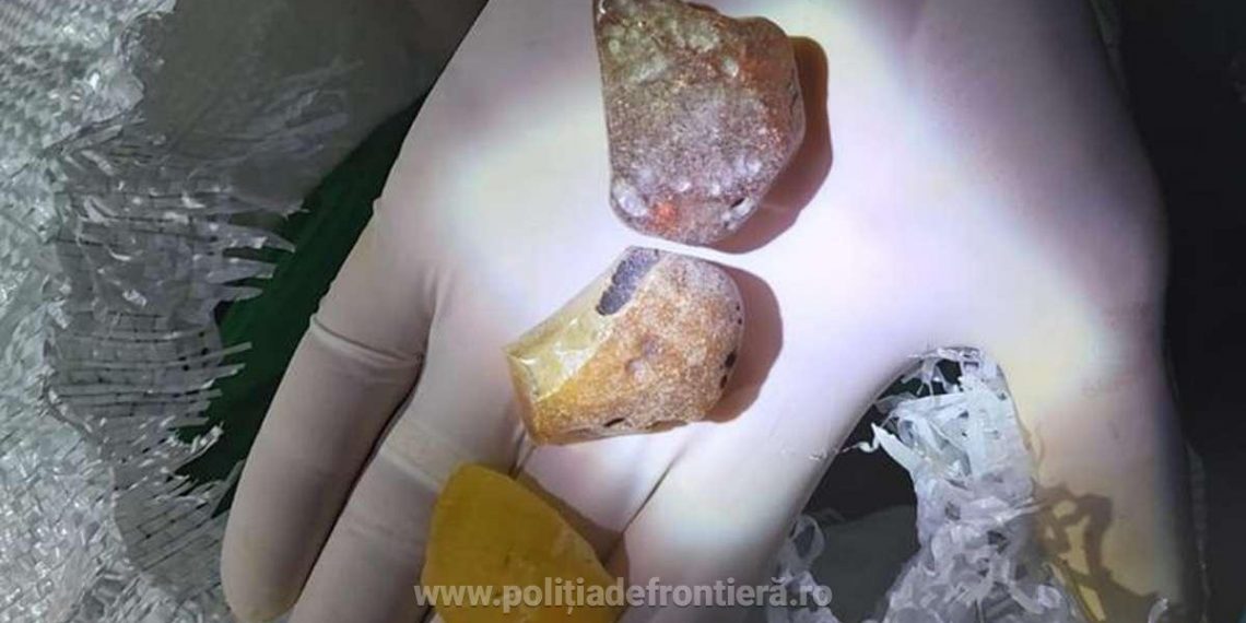 Captură URIAȘĂ | 250 de kilograme de pietre SEMIPREȚIOASE, descoperite în mașina unui ucrainean, după o urmărire cu polițiștii de frontieră