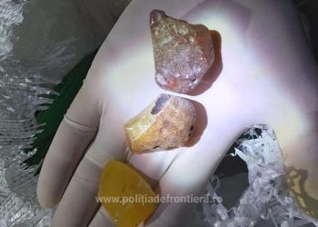 Captură URIAȘĂ | 250 de kilograme de pietre SEMIPREȚIOASE, descoperite în mașina unui ucrainean, după o urmărire cu polițiștii de frontieră