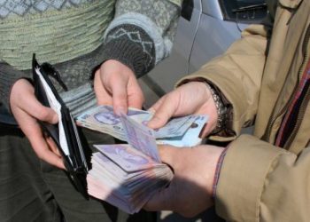 Cămătar, REȚINUT de două ori în trei zile de polițiștii orădeni | Ajunsese să ceară dobândă de 1500 de euro pentru un împrumut de 1200 de lei