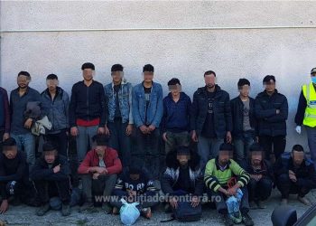 18 dintr-o lovitură | O dubiță plină cu afgani, OPRITĂ de Poliția de Frontieră lângă Salonta
