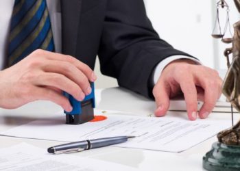 Contestații ADMISE și note MAI MARI pentru o candidată din Bihor la examenul de definitivat pentru notari