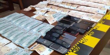 LOVITURĂ pe piața neagră a țigărilor | Două grupări care au introdus în țară peste 1 MILION de țigări de contrabandă, desființate de DIICOT