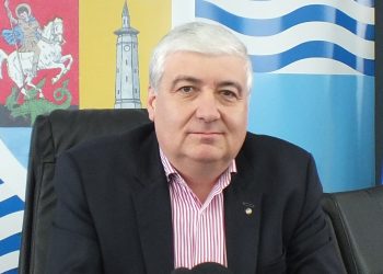Fost primar, obligat să plătească daune morale după ce a folosit termenul ”țigănie” | ”Termenul, folosit conform DEX”, se apără edilul
