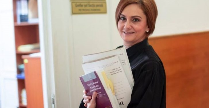 Judecătoarea Adriana Stoicescu: ”Ura faţă de Dumnezeu este motorul lumii noastre. A voastre, de fapt.”