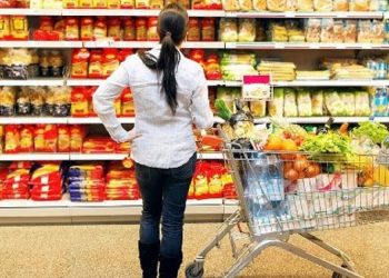 Daune de 25.000 de lei pentru o clientă lovită cu motostivuitorul într-un magazin Kaufland din Oradea