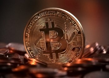 EXPLOZIA Bitcoin | Criptomoneda a atins un record de 15.000 de dolari