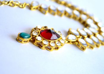 COLIER de 20.000 de euro, furat de o adolescentă de 15 ani | Ce au decis judecătorii