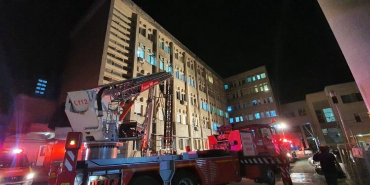 TRAGEDIE | 10 pacienți COVID au murit într-un incendiu la Spitalul Județean din Piatra Neamț. Parchetul General a început ancheta