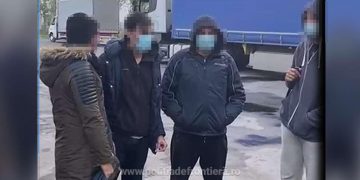 Migranți găsiți în remorca unui camion parcat lângă o pensiune din Mădăras | Șoferul a auzit zgomote și a sunat la 112