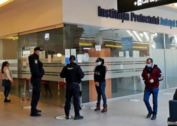 1.000.000 de euro – în lighene, găleți și în pereți – ar fi fost găsiți la perchezițiile făcute la funcționari de la Permise și RAR Suceava