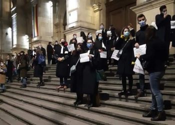 PROTESTE ale avocaților în mai multe orașe | Sunt acuzate greșeli URIAȘE la examenul de definitivat