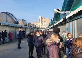 PROTEST în piața Cetate din Oradea. Zeci de comercianți s-au revoltat împotriva închiderii bazarului