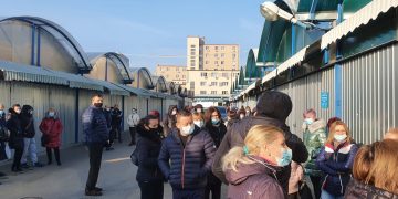 PROTEST în piața Cetate din Oradea. Zeci de comercianți s-au revoltat împotriva închiderii bazarului