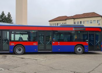 Autobuz din Oradea, vandalizat de Ziua Națională