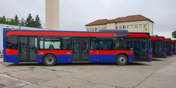 Autobuz din Oradea, vandalizat de Ziua Națională