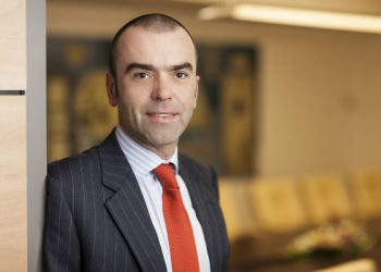 Reacția unui cunoscut avocat față de propunerea UNBR de vaccinare cu prioritate a avocaților: ”În fond, care “vaccin”?… “Vaccinul” omologat sau “vaccinul” neomologat?”