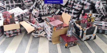 PERCHEZIȚII la coletele cu ”bubuieli”| Peste 7 TONE de artificii, petarde și rachete, confiscate de polițiști dintr-un depozit din Oradea