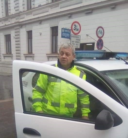Polițist local fotografiat fără mască în timpul serviciului | Primăria Oradea a declanșat o ancheta internă