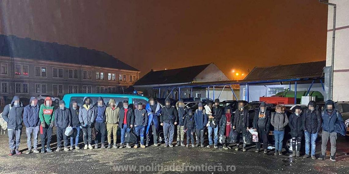 Copii de 2 și 9 ani, găsiți lângă frontiera cu Ungaria | Făceau parte dintr-un grup care încerca să ajungă în Germania