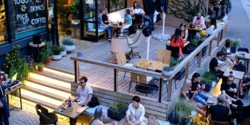 Decizie IMPORTANTĂ în justiția din România | O instanță a ANULAT o decizie de ÎNCHIDERE la interior a restaurantelor și cafenelelor