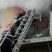 Incendiu în Marghita | 27 de persoane au fost evacuate de pompieri, după ce un bloc întreg a fost învăluit în fum