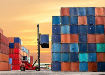 Exporturile și importurile, în scădere după primele zece luni ale anului