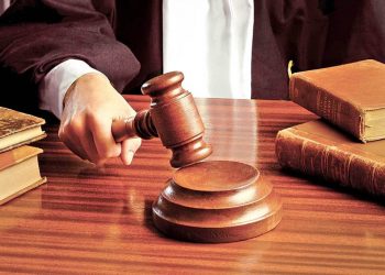 Un român l-a dat în judecată pe Dumnezeu | Topul celor mai ciudate procese din România