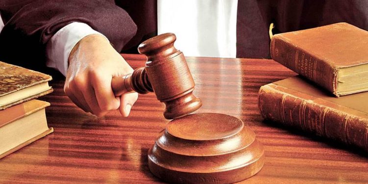 Un român l-a dat în judecată pe Dumnezeu | Topul celor mai ciudate procese din România