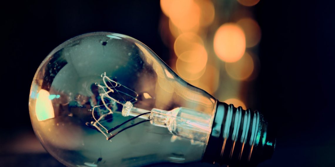 Energia electrică se scumpește cu 26% | Se cere amânarea liberalizării pieței