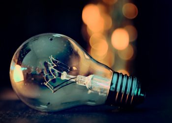 Energia electrică se scumpește cu 26% | Se cere amânarea liberalizării pieței