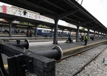 Ceferistul orădean care a luat 9.000 de euro de la trei colegi ca să rezolve cumpărarea unor imobile ale CFR a SCĂPAT de închisoare