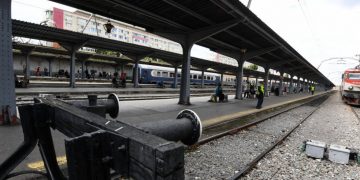 Ceferistul orădean care a luat 9.000 de euro de la trei colegi ca să rezolve cumpărarea unor imobile ale CFR a SCĂPAT de închisoare