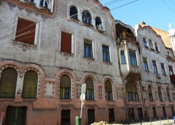 Impozit de 500% pentru proprietarii clădirilor degradate din Oradea