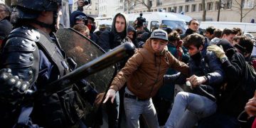 Propunere | Incitarea la violență, incriminată în Codul Penal și pedepsită cu ÎNCHISOARE până la 3 ani