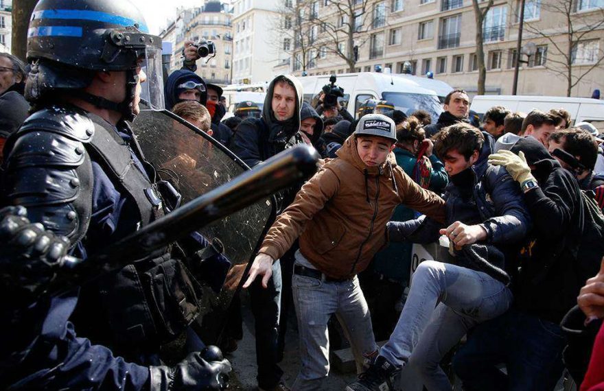 Propunere | Incitarea la violență, incriminată în Codul Penal și pedepsită cu ÎNCHISOARE până la 3 ani