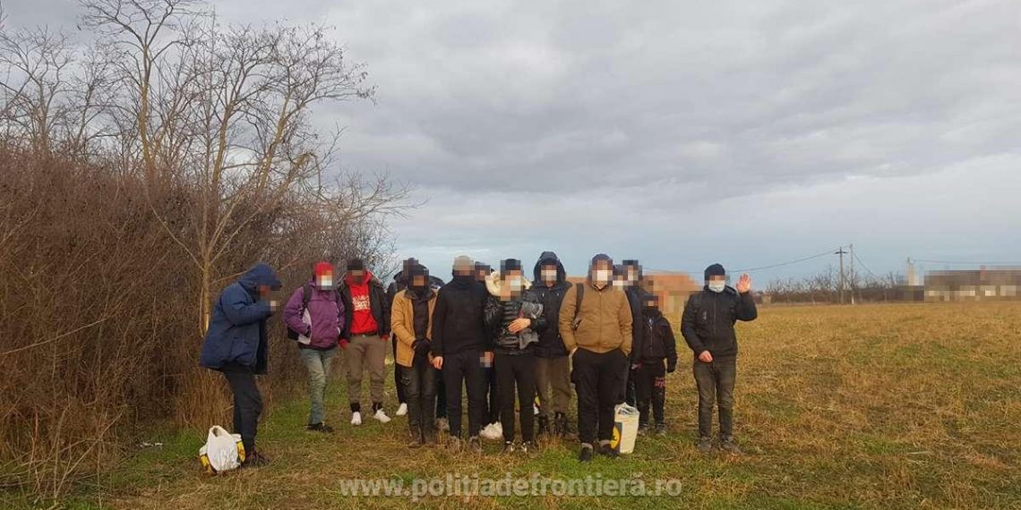 VIDEO. Un grup de cetățeni străini, oprit la frontieră, în Biharia