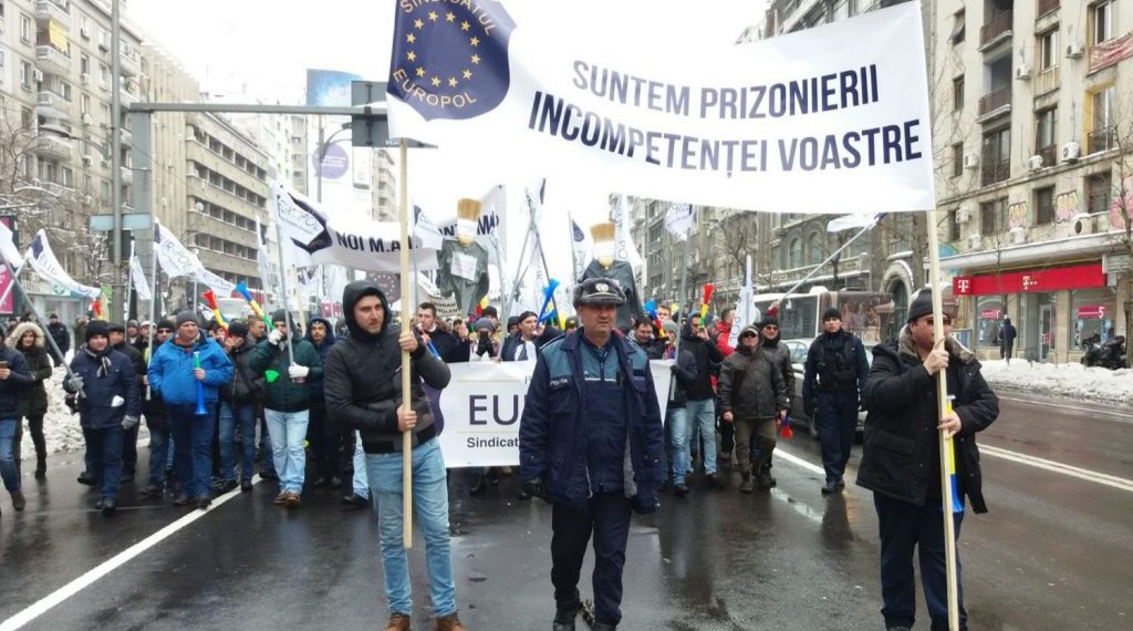 Polițiștii AMENINȚĂ: NU mai dau amenzi și NU vor mai verifica persoanele în carantină sau izolare