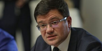 22 de tone de TABLĂ – șpaga pentru un fost ministru | Ce oferea în schimbul mitei
