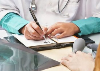 Falsul psiholog care a lucrat 20 ANI la un spital județean a fost trimis în judecată pentru înșelăciune