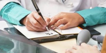 Falsul psiholog care a lucrat 20 ANI la un spital județean a fost trimis în judecată pentru înșelăciune