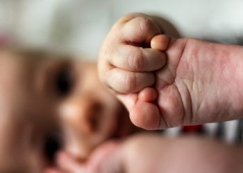 Un bebeluș de 5 luni a ajuns la spital cu traumatism cranio-cerebral grav