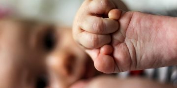 Un bebeluș de 5 luni a ajuns la spital cu traumatism cranio-cerebral grav