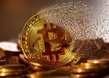 Bitcoin este în cădere | Piaţa de monede virtuale a scăzut cu 100 de miliarde de dolari în ultimele 48 de ore