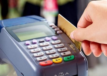 Tupeu de hoț: în 10 minute a făcut cumpărături de 600 de lei cu un card furat | O plată a fost făcută într-un magazin din Oradea împânzit de camere video