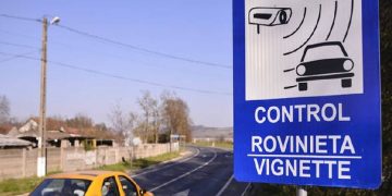 Un român a dat în judecată compania de drumuri și cere ELIMINAREA rovinietei, pe motiv că șoselele nu sunt reparate