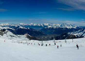 Români amendați într-o stațiune de schi din Austria pentru că au încălcat restricțiile COVID
